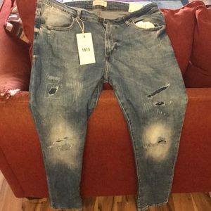 Zara Men’s Distressed Skinny Jeans